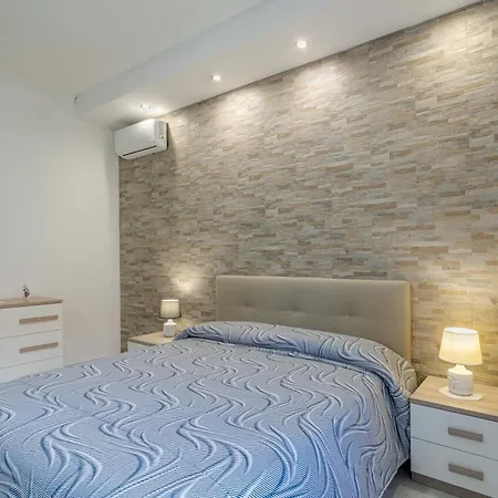 Casa de Férias Con Jacuzzi E Area Fitness Arenella (Syracuse)